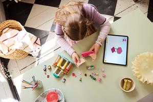 Набор LEGO Glinda, Elphaba & Nessarose at Shiz Uni