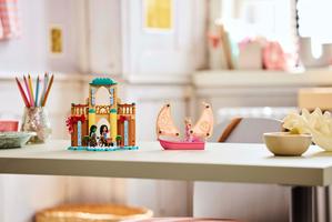 Набор LEGO Glinda, Elphaba & Nessarose at Shiz Uni