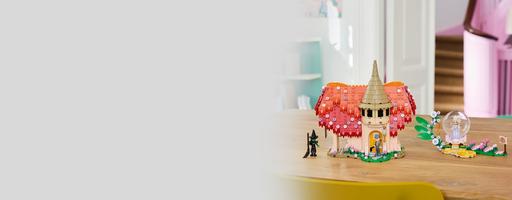 Набор LEGO Glinda & Elphaba Visit Munchkinland