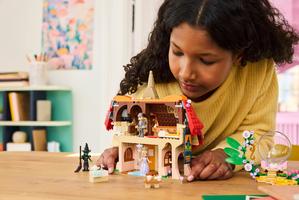 Набор LEGO Glinda & Elphaba Visit Munchkinland