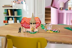 Набор LEGO Glinda & Elphaba Visit Munchkinland