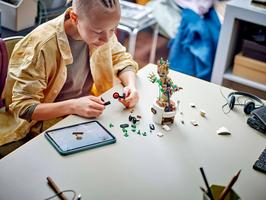 Набор LEGO Dancing Groot