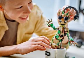 Набор LEGO Dancing Groot