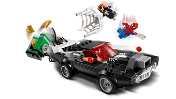 Набор LEGO 76309 Человек-паук против автомобиля Венома