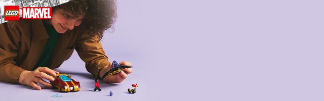 Набор LEGO Iron Man Car & Black Panther vs. Red Hulk