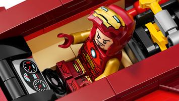 Набор LEGO Iron Man Car & Black Panther vs. Red Hulk