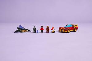Набор LEGO Iron Man Car & Black Panther vs. Red Hulk