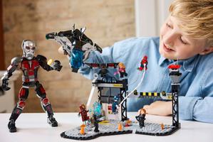 Набор LEGO Captain America: Civil War Battle