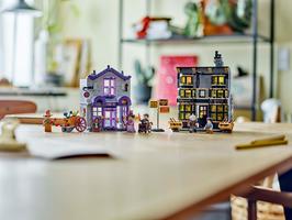Набор LEGO Ollivanders & Madam Malkin’s Robes