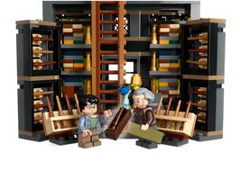 Набор LEGO Ollivanders & Madam Malkin’s Robes