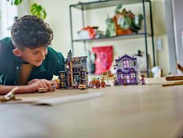 Набор LEGO Ollivanders & Madam Malkin’s Robes