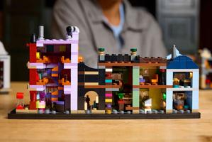 Набор LEGO Diagon Alley Wizarding Shops