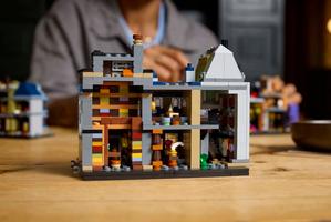 Набор LEGO Diagon Alley Wizarding Shops