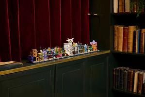 Набор LEGO Diagon Alley Wizarding Shops
