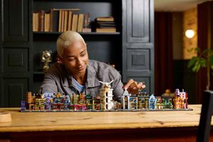 Набор LEGO Diagon Alley Wizarding Shops