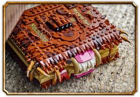 Набор LEGO Chomping Monster Book of Monsters
