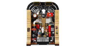 Набор LEGO Book Nook: Hogwarts Express