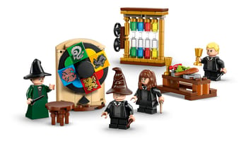 Набор LEGO 76460 Замок Хогвартс: церемония распределения