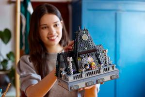 Набор LEGO Wednesday & Enid's Dorm Room