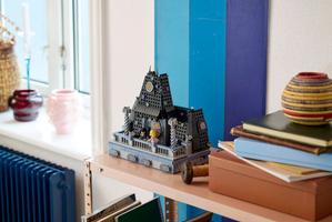 Набор LEGO Wednesday & Enid's Dorm Room