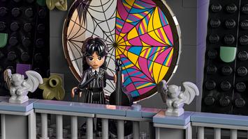 Набор LEGO Wednesday & Enid's Dorm Room