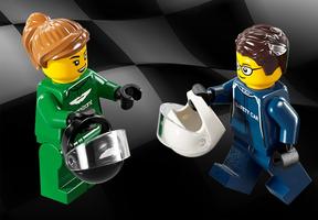 Набор LEGO Aston Martin Vantage Safety Car & AMR23