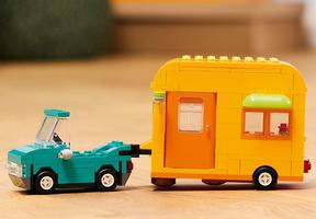 Набор LEGO Leif's Caravan & Garden Shop