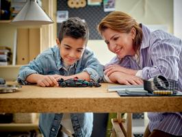 Набор LEGO Mercedes-AMG F1 W15 Race Car