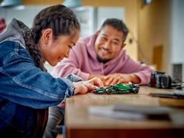 Набор LEGO Aston Martin Aramco F1 AMR24 Race Car