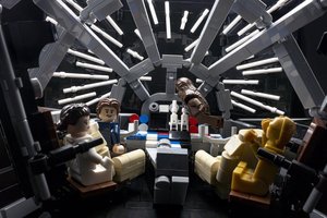 Набор LEGO Millennium Falcon Cockpit Diorama