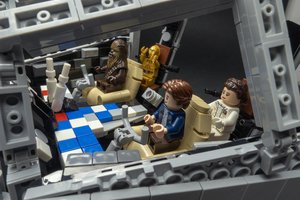 Набор LEGO Millennium Falcon Cockpit Diorama