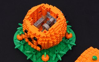 Набор LEGO Ghost in the Pumpkin