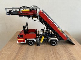 Набор LEGO Airport Stair Truck