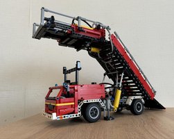 Набор LEGO Airport Stair Truck