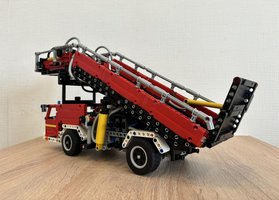 Набор LEGO Airport Stair Truck