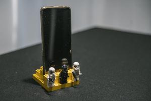 Набор LEGO mobile phone holder