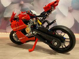 Набор LEGO Ducati Panigale / Kickstand