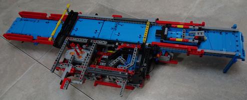Набор LEGO Lock and boat with moving doors and varying water level