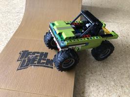Набор LEGO MOC-95077 Pull Back Swampthing Monster Truck