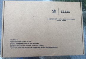Набор LEGO Footshop Meets Adidas & LEGO Special Custom Re-build Kit