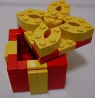 Набор LEGO LLCA07 Holiday Gift Box (Red Box, Yellow Trim With Removable Top) (Legoland California)
