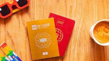 Набор LEGO PASSPORT-2 LEGO House Passport Cover